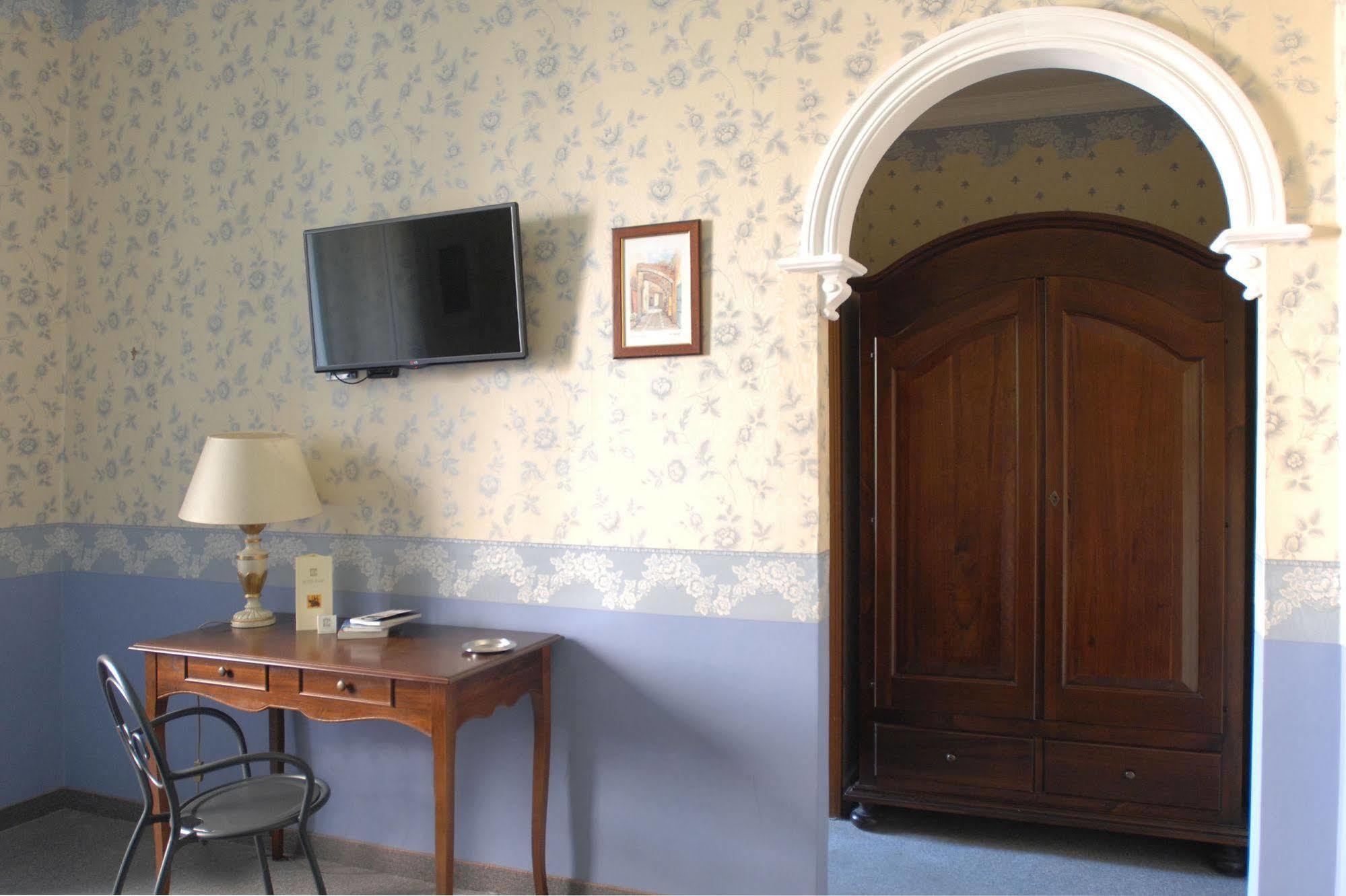 Elyse' Hotel 3*